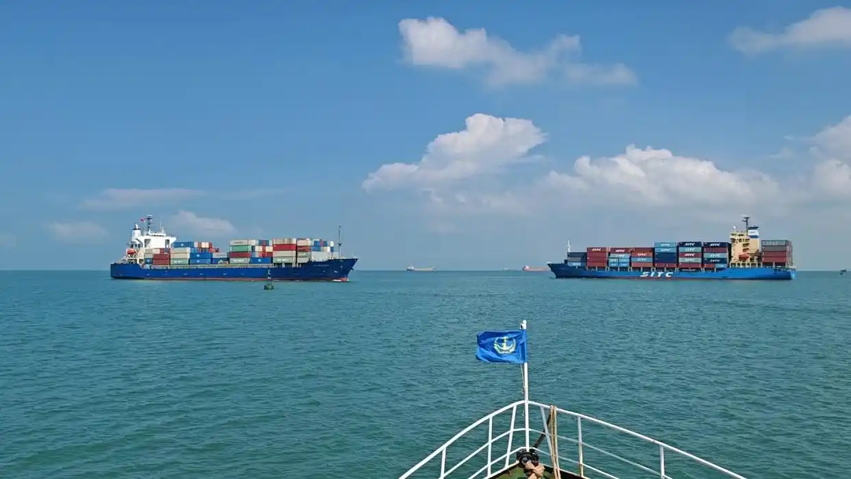 洋浦港实现万吨级船舶双向通航，货物周转效能显著提升