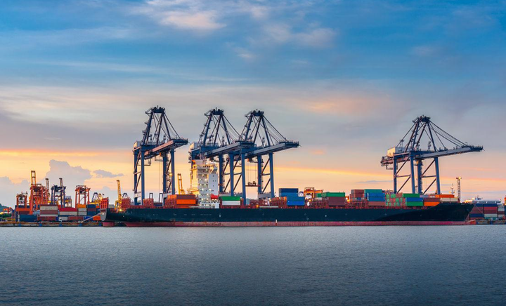 内贸集装箱海运时效指南：您的货物必要几天？