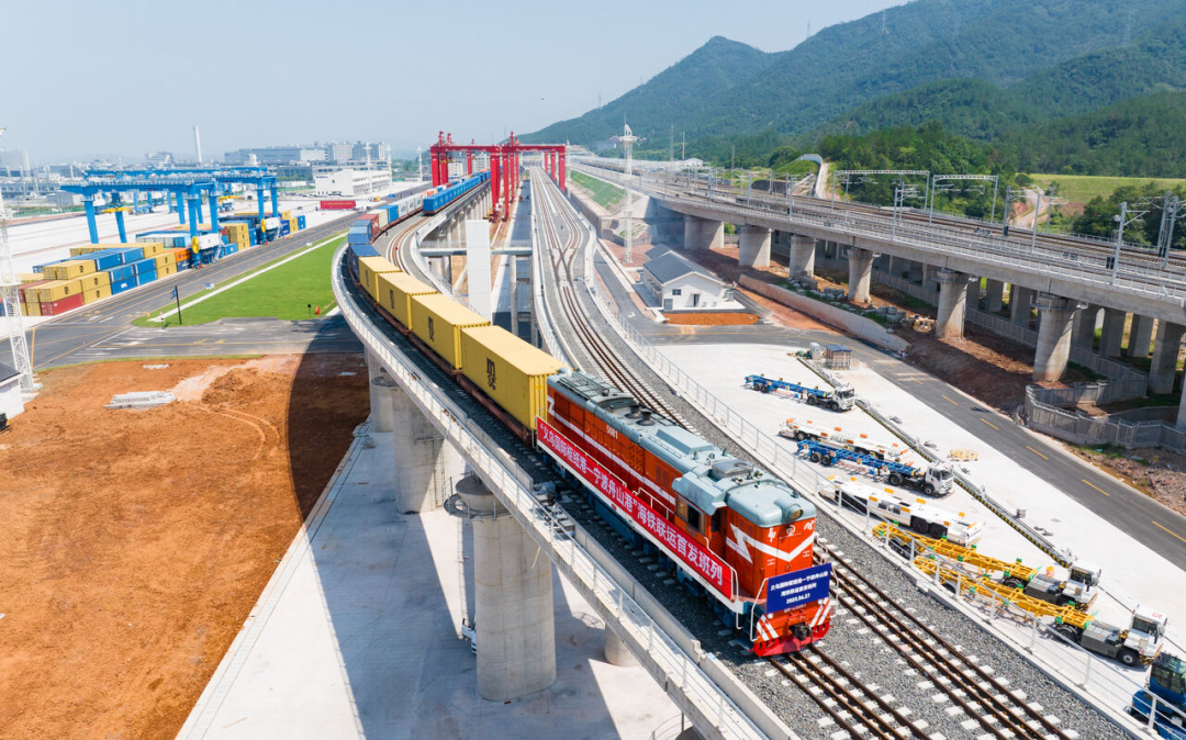 宁波舟山港海铁联运创里程碑，年业务量初次突破200万标箱