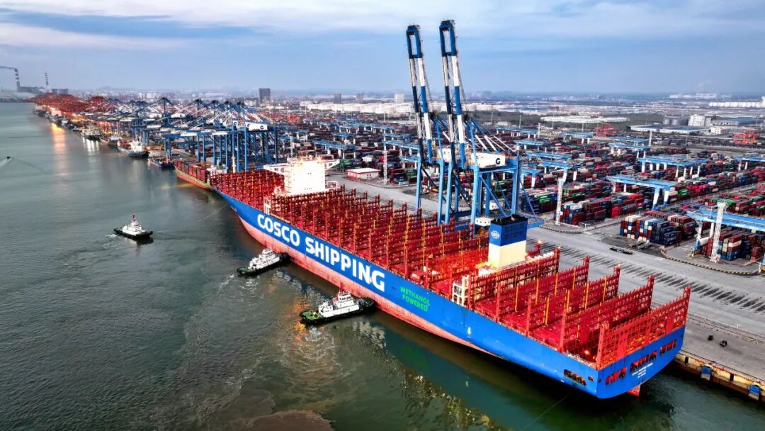 北部湾港成功靠泊20万吨级巨轮，超大型船舶实现常态化通航！